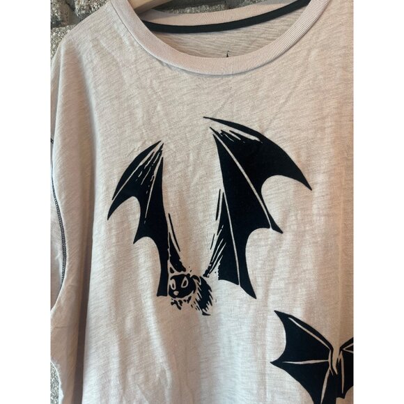 Disney Parks Halloween 2017 Shirt L Beige With Black Bats Print Walt Disney Worl - Picture 2 of 9